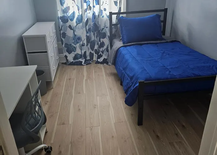 Small Cozy Room, Shared Bathroom
