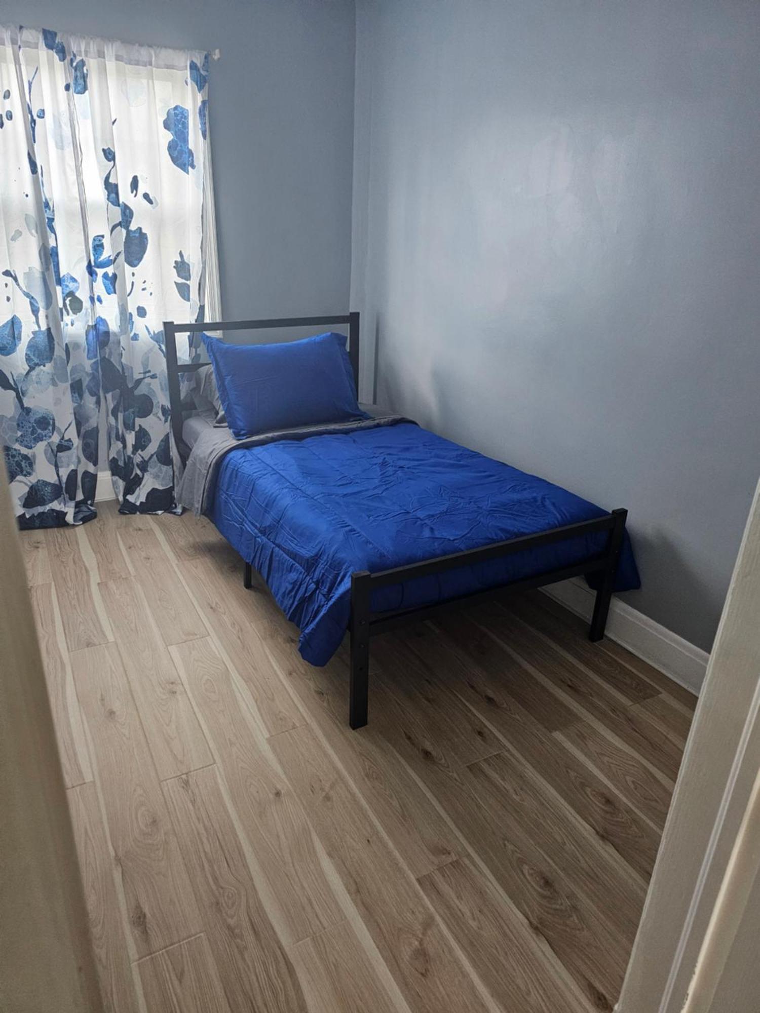 Homestay Small Cozy Room, Shared Bathroom Baltimore